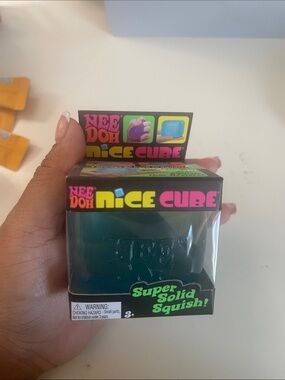 Nice Cube Super Solid Squish - Blue